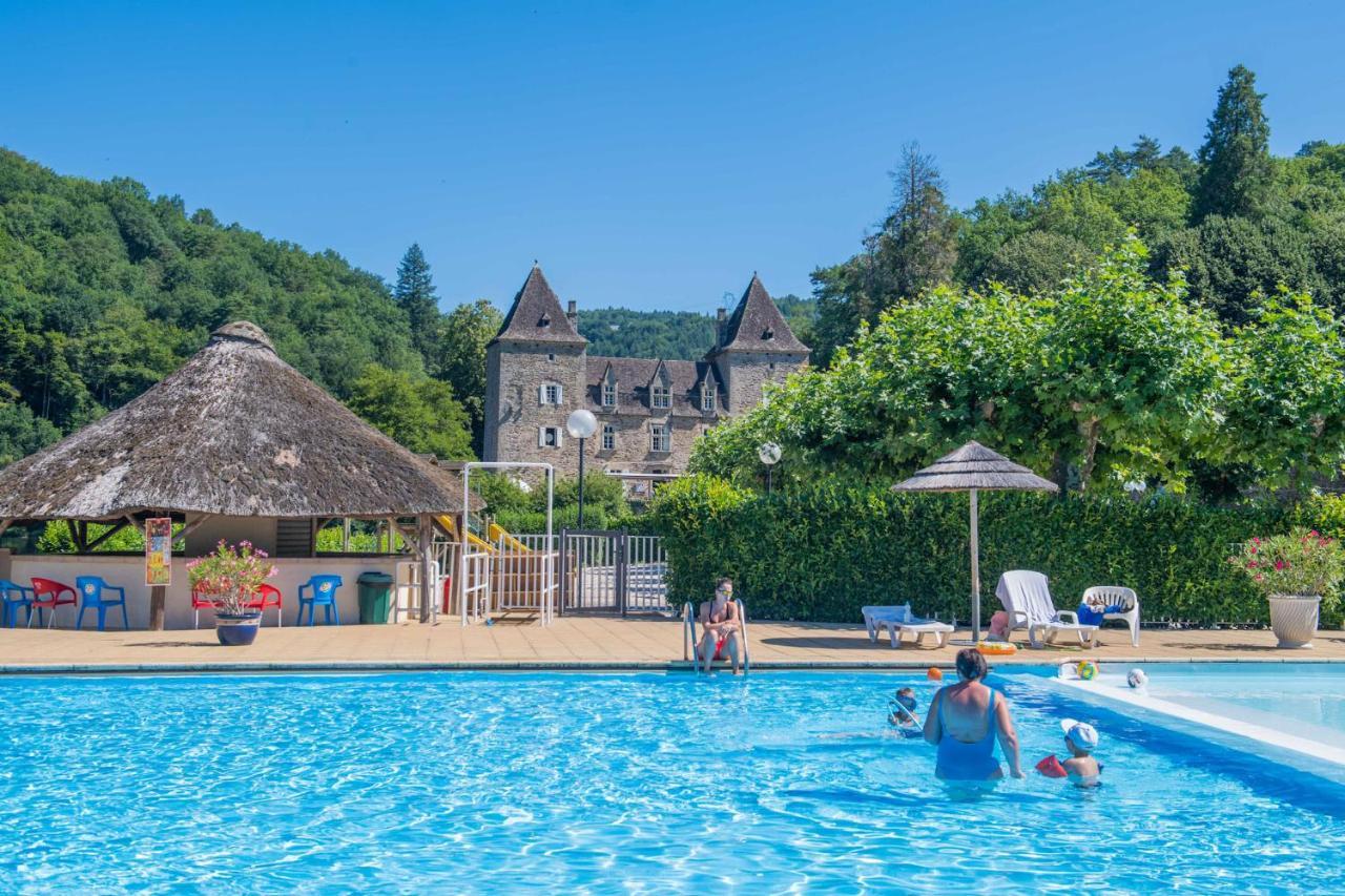 Camping Le Chateau Du Gibanel Saint-Martial-Entraygues 外观 照片