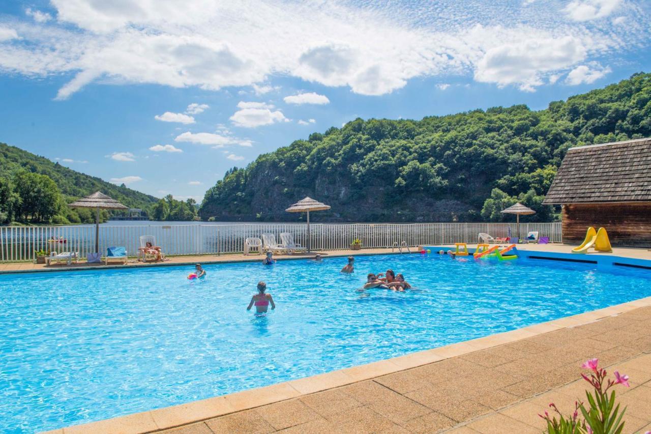 Camping Le Chateau Du Gibanel Saint-Martial-Entraygues 外观 照片
