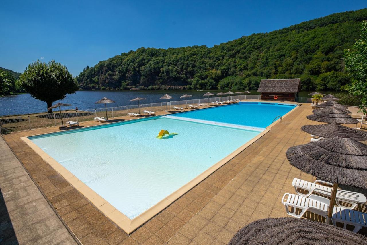 Camping Le Chateau Du Gibanel Saint-Martial-Entraygues 外观 照片
