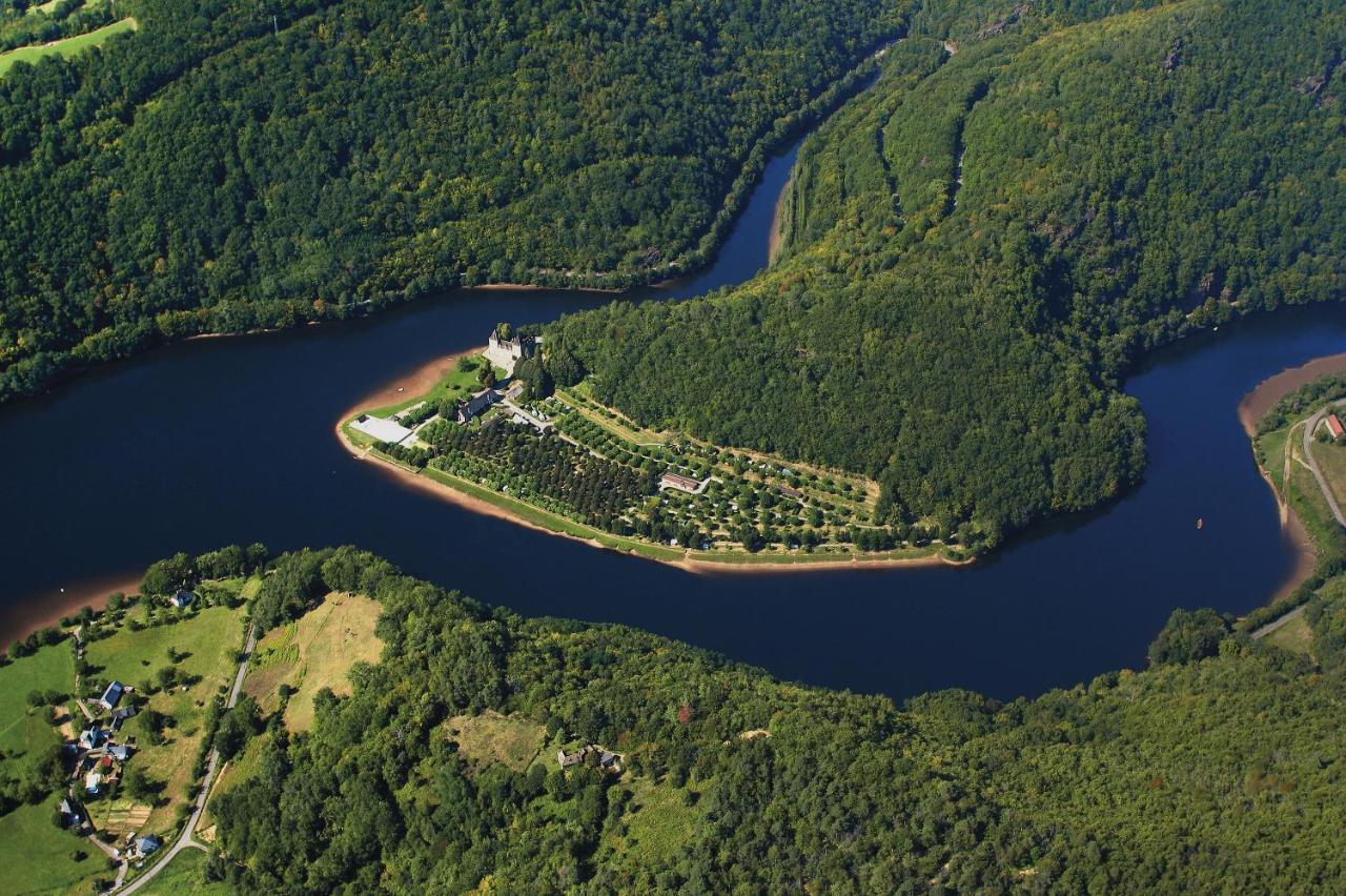 Camping Le Chateau Du Gibanel Saint-Martial-Entraygues 外观 照片