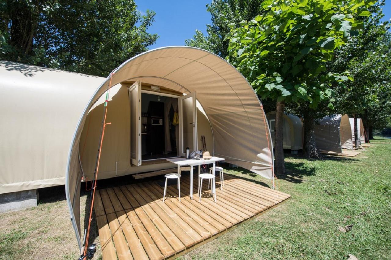 Camping Le Chateau Du Gibanel Saint-Martial-Entraygues 外观 照片