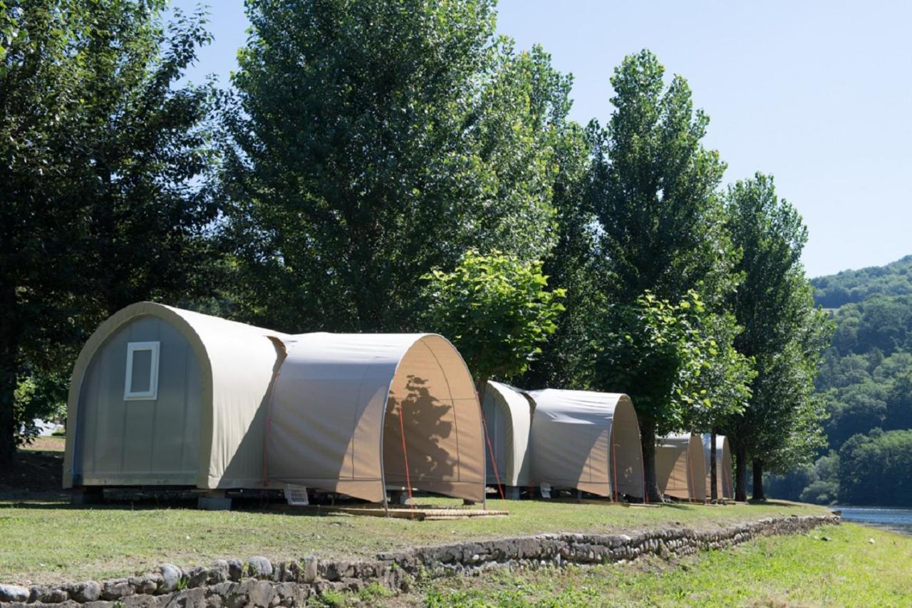 Camping Le Chateau Du Gibanel Saint-Martial-Entraygues 外观 照片