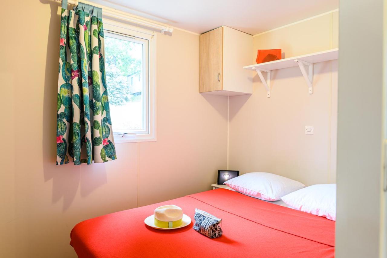 Camping Le Chateau Du Gibanel Saint-Martial-Entraygues 外观 照片