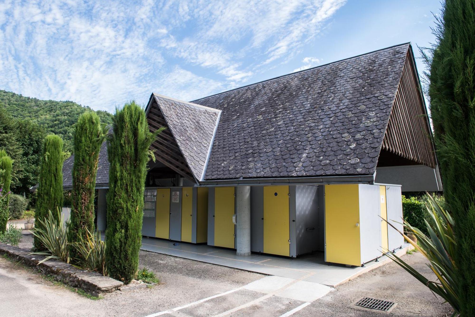 Camping Le Chateau Du Gibanel Saint-Martial-Entraygues 外观 照片