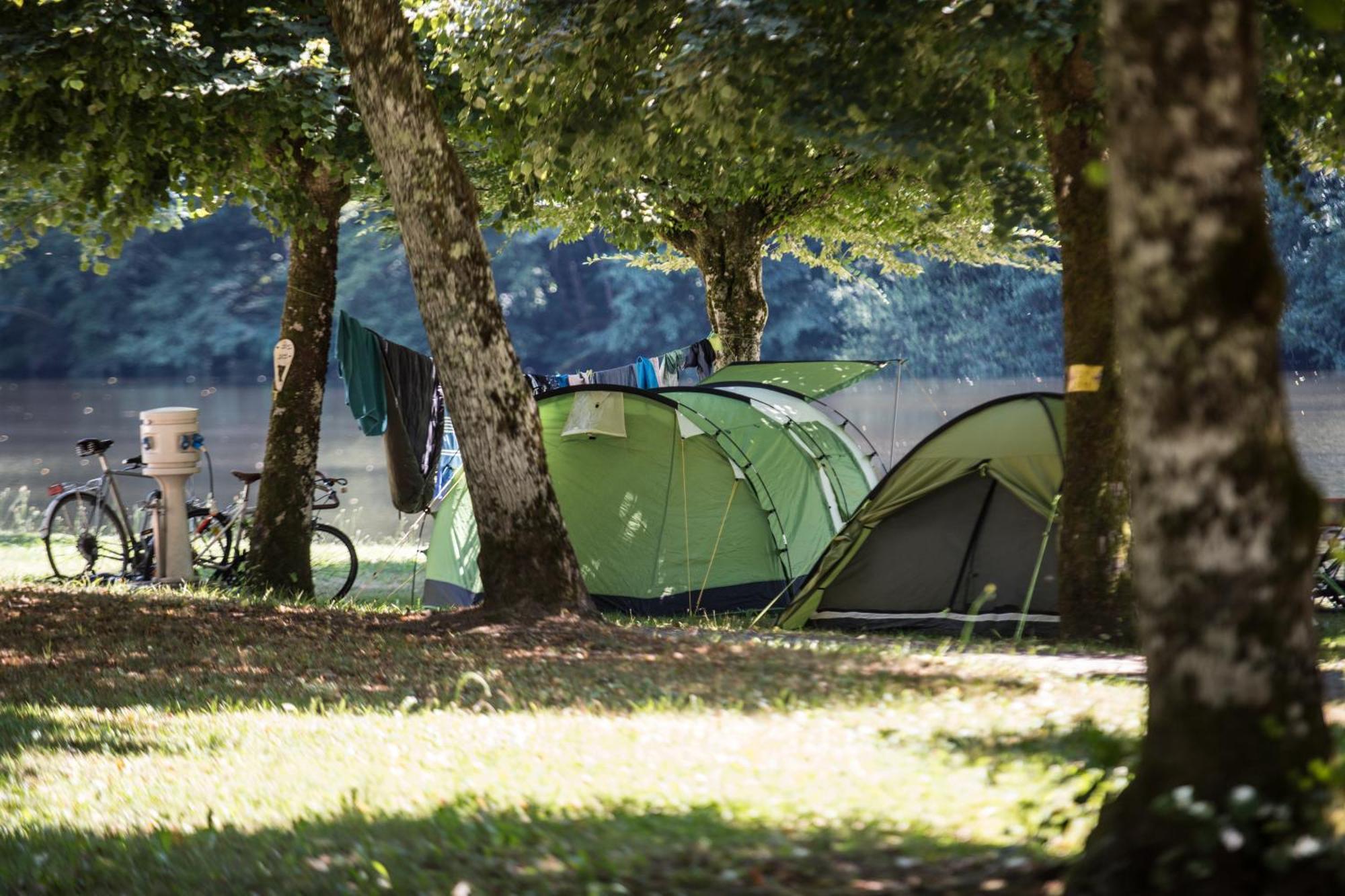 Camping Le Chateau Du Gibanel Saint-Martial-Entraygues 外观 照片