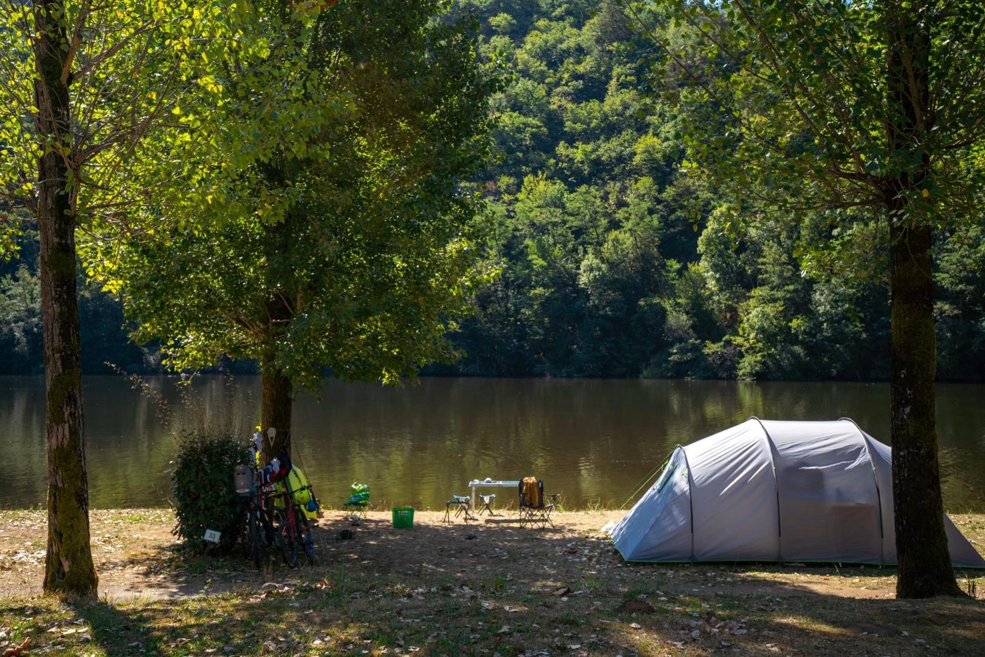 Camping Le Chateau Du Gibanel Saint-Martial-Entraygues 外观 照片