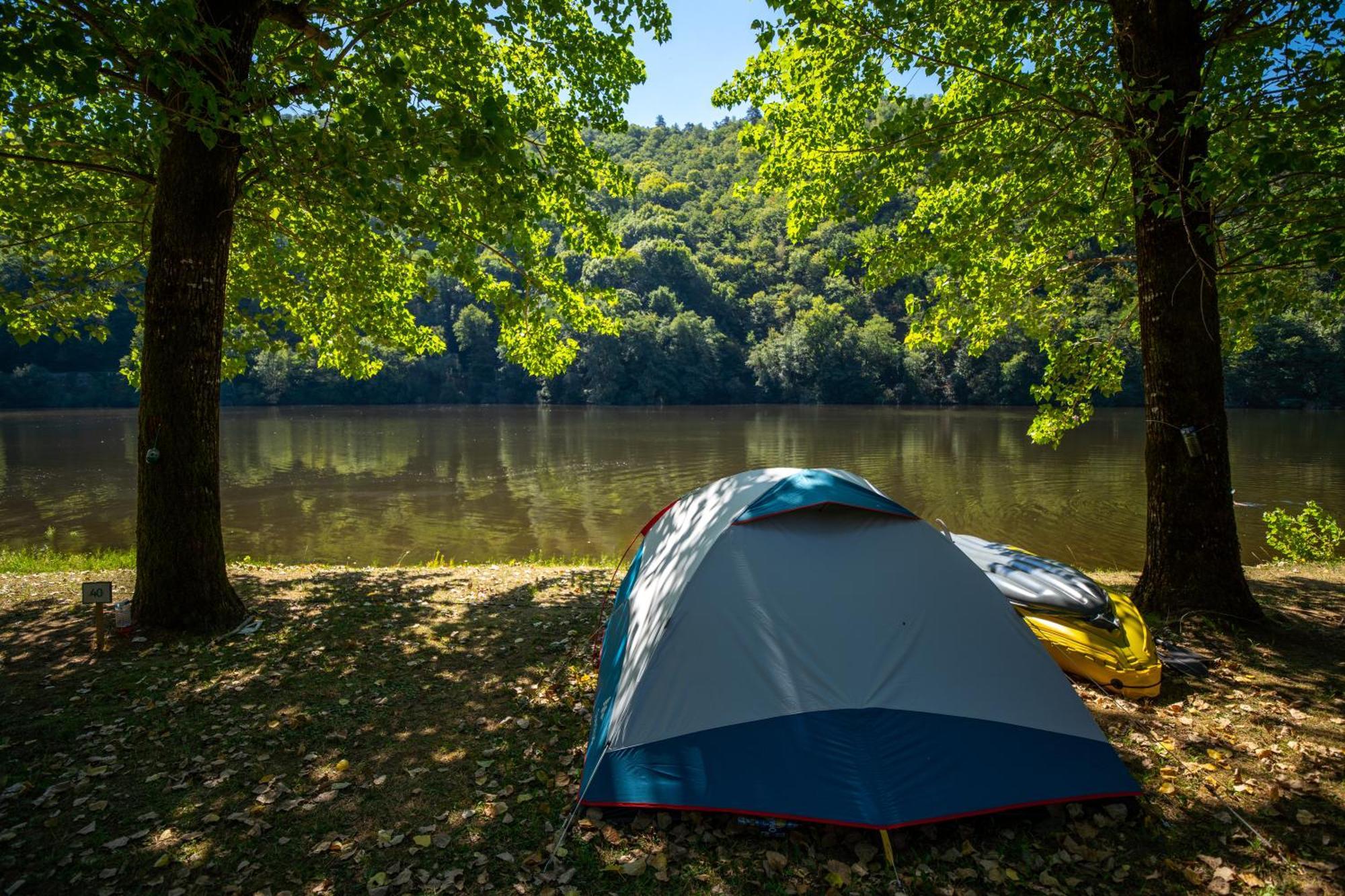 Camping Le Chateau Du Gibanel Saint-Martial-Entraygues 外观 照片