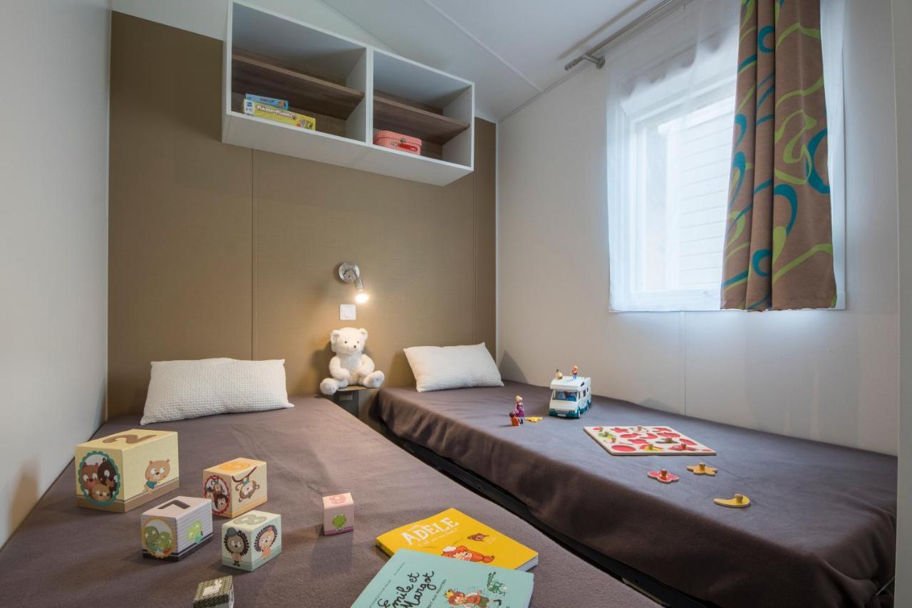 Camping Le Chateau Du Gibanel Saint-Martial-Entraygues 外观 照片